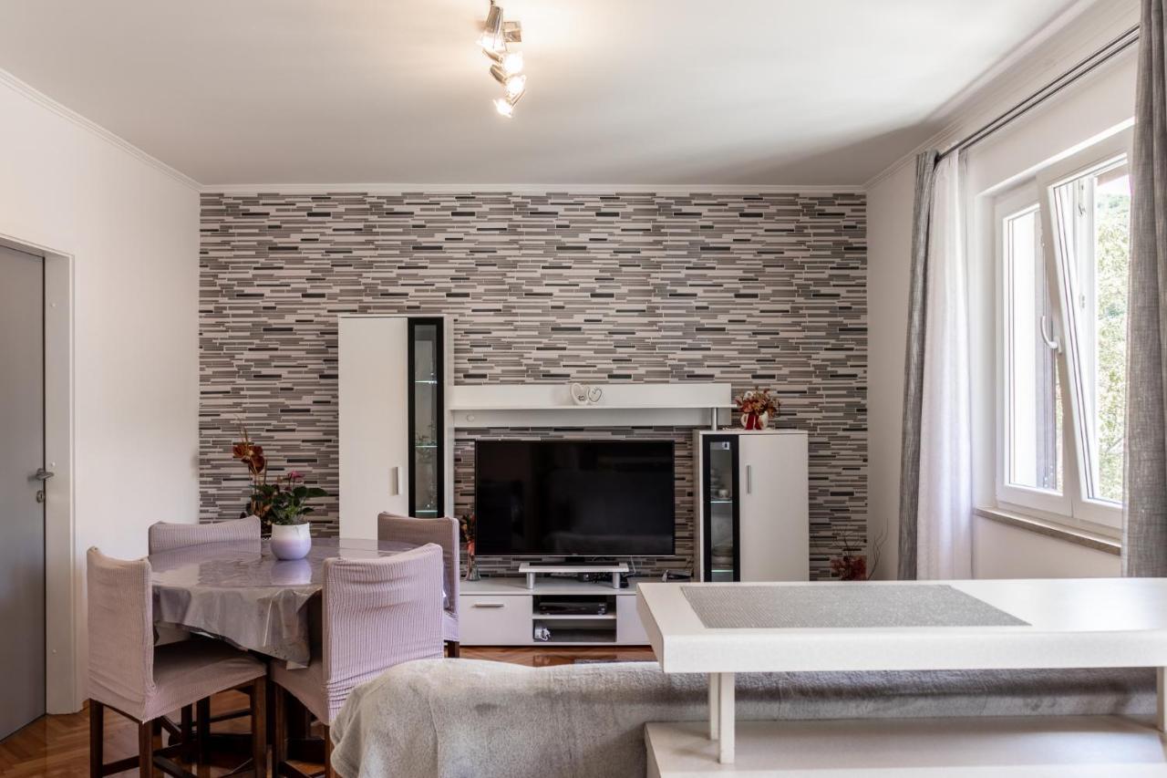 Apartman Danijela Zagorje エクステリア 写真